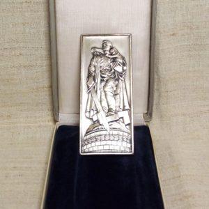 Медаль "Войну освободителю" Трептов парк ГДР общий вид