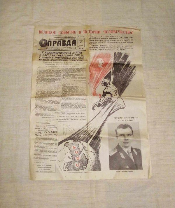 Репринт газеты "Правда" посвященная советскому космонавту Гагарину Юрию Алексеевичу от 13 апреля 1961 года страница №1